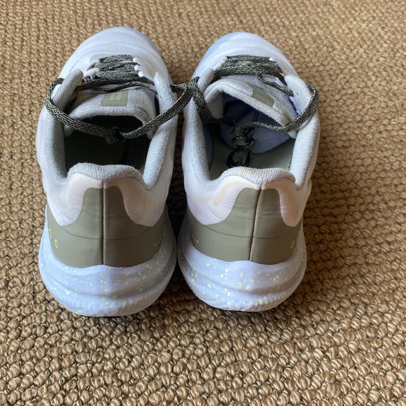 Nike Nike Air Winflo 9 Shield Womens DM1104 Sneakers Pale Ivory high Voltage EUC - Picture 6 of 11